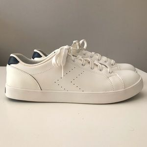 NEW Dr. Scholl’s White leather sneakers